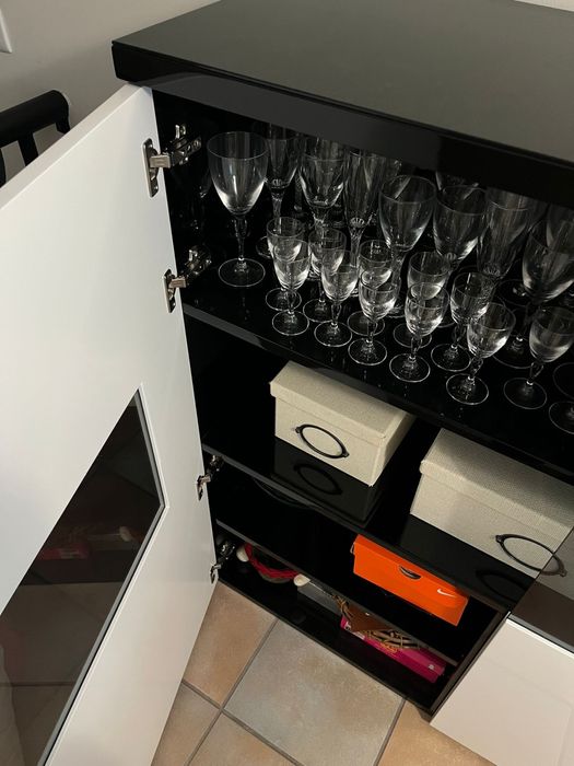 Móvel de sala tipo aparador/arrumação