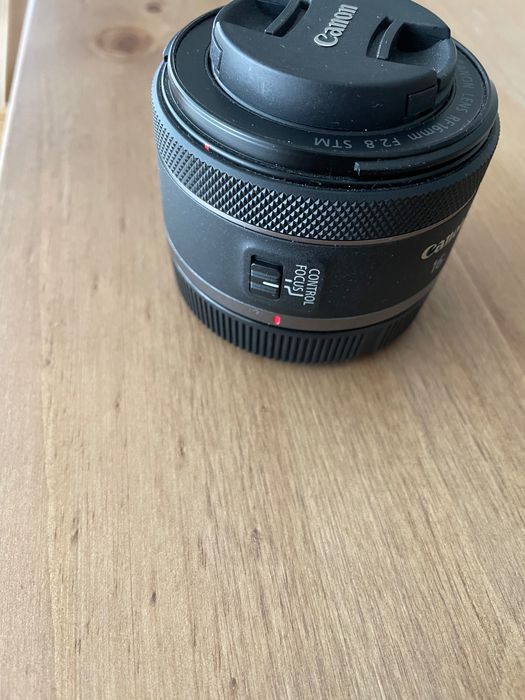 Objetiva CANON RF 16mm f/2.8 STM