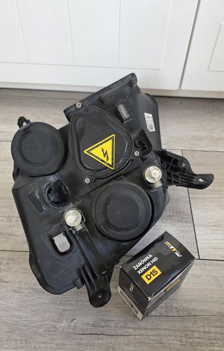 Lampa reflektor xenon przód Opel Meriva  A a prawy + 2 żarówki