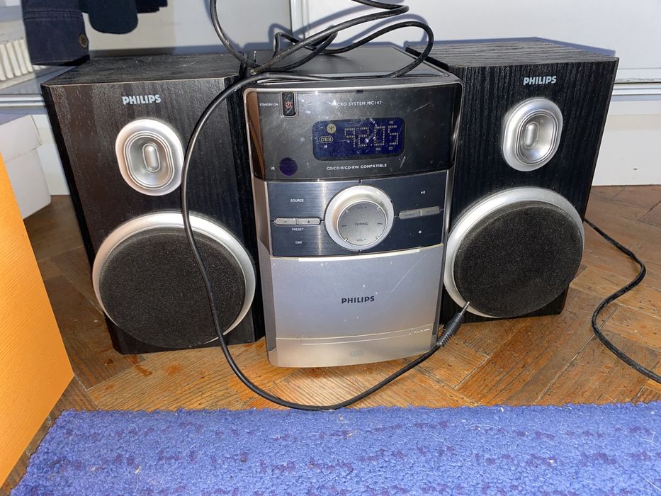 Stereo system with cable for connecting to mobile phone and remote control63825201615491121