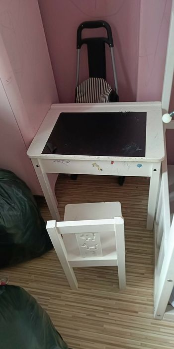 Stolik otwierany z krzesełkiem dla dziecka