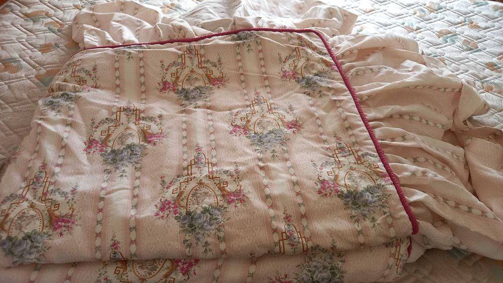 Cortinado e colcha para quarto