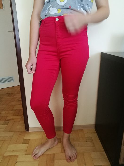 Malinowe spodnie Pull&Bear