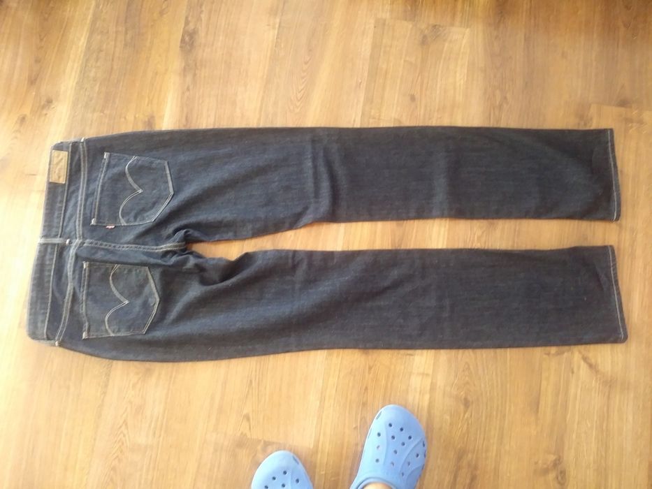 Spodnie levis roz 28