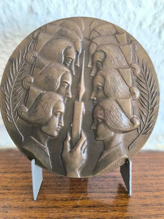 Medalha em Bronze comemorativa do 1º Congresso Nacional de Enfermagem, 12 a 16Novembro de 1973