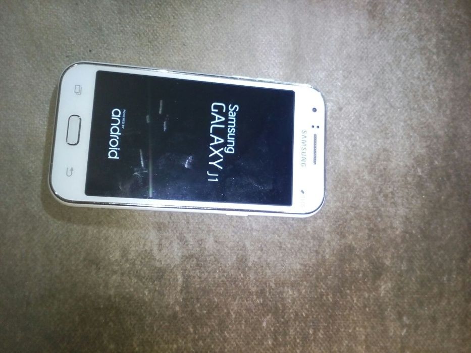 смартфон Samsung j1 белый