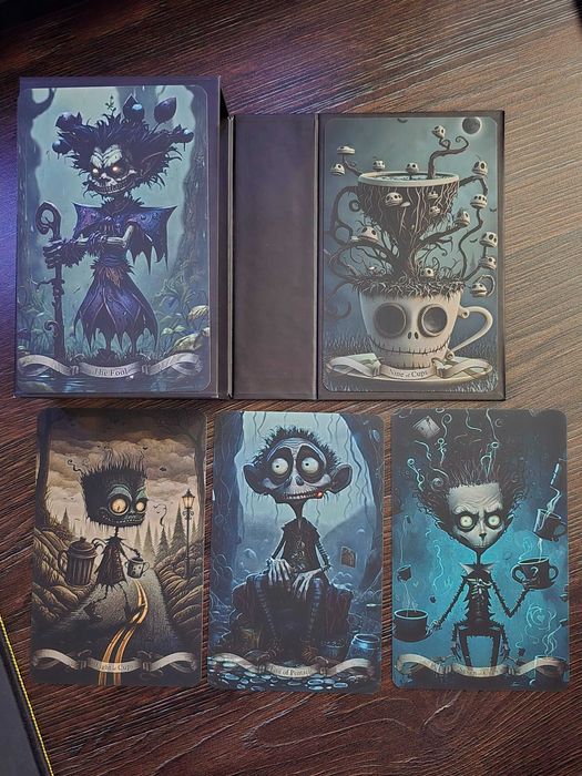 Колода таро в стиле Тима Бёртона "Шок Трайб" Shock Tribe Tarot. В премиум коробке.