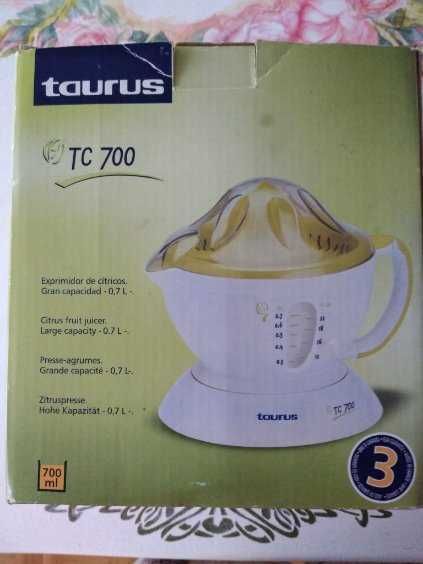 Wyciskarka do cytrusów elektryczna, model Taurus TC 700