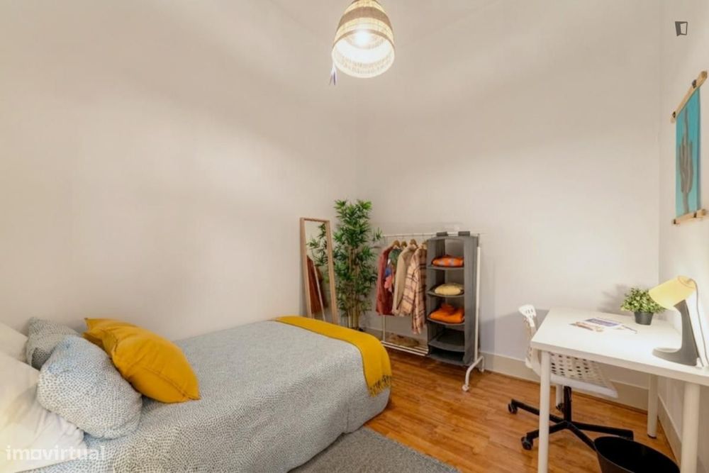 Quarto - localizado em Campo de Ourique Lisbon