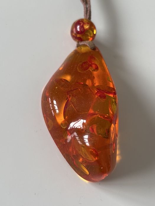 Wisior imitacja bursztynu