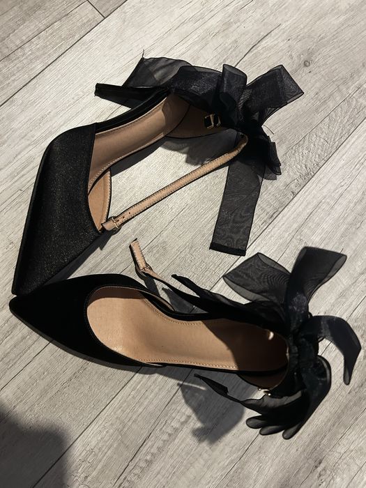 Czarne buty na obcasie