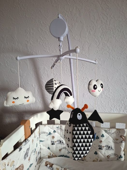 Мобіль на ліжечко Dipanaqi чорно-білий
Чорно