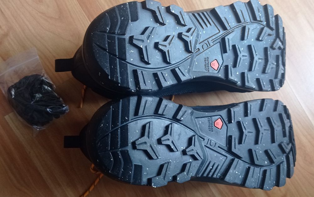 Botas Quechua novas 45