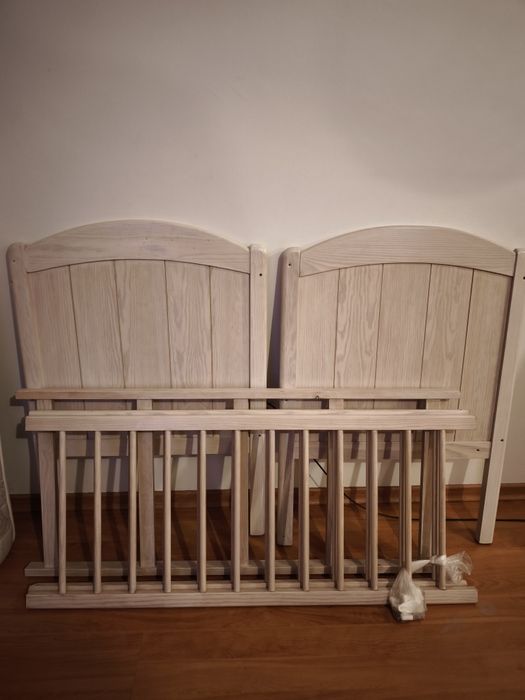 Cama de grades de bebe em pinho pintado