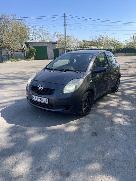 Toyota Yaris продаж від власника !!