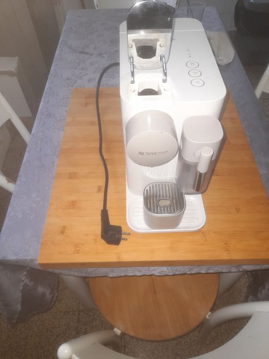 máquina de café Nespresso De'Longhi Lattissima One