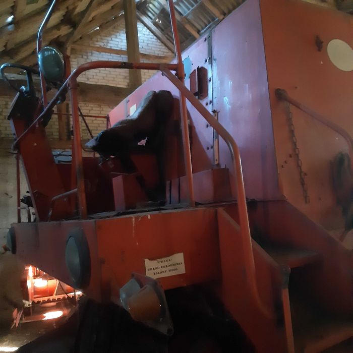Kombajn Bizon Z056, owijarka Metal-Fach przerobiona na samozaładowczą