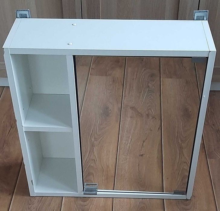 Szafka łazienkowa z lustrem