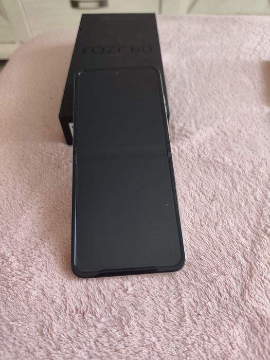 Motorola Razr 60 5g 8/256gb fabrycznie nowa