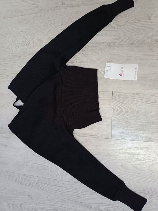 Sweterek z dekoltem "V" NOWY (z metką)