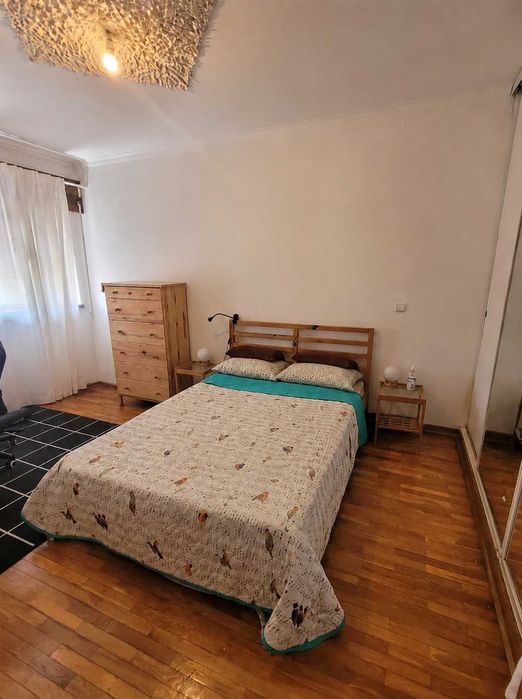 Cómoda de madeira + mesas de cabeceira de madeira com tampo de vidro (Conjunto quarto IKEA)