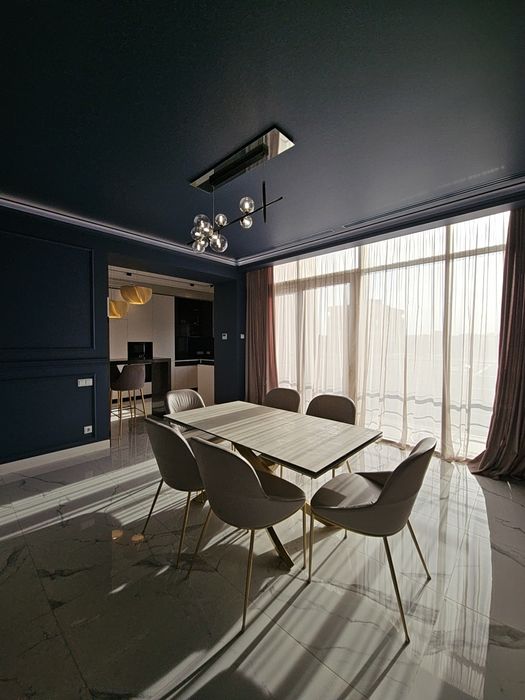 Продаётся эксклюзивная квартира с террасой в центре с паркоместами