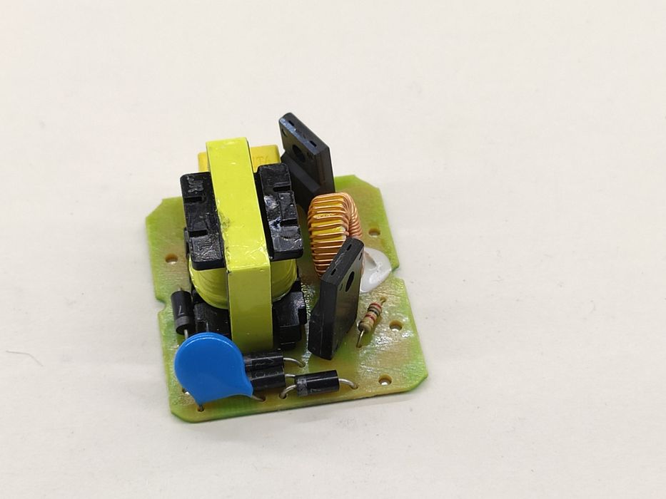 Инвертор, повышающий преобразователь напряжения с 12 на 220 вольт 35Вт