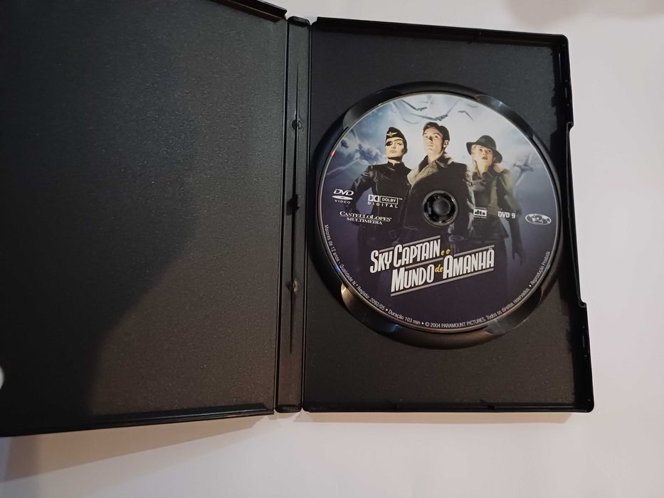 DVD Sky Captain and the World of Tomorrow, starring Angelina Jolie, Gwyneth Paltrow64398439829121122