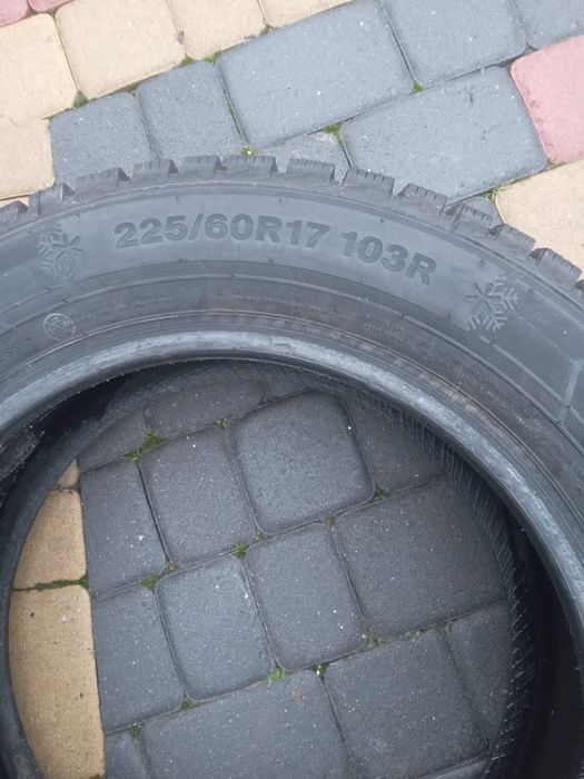 Продам 2 зимових шини.