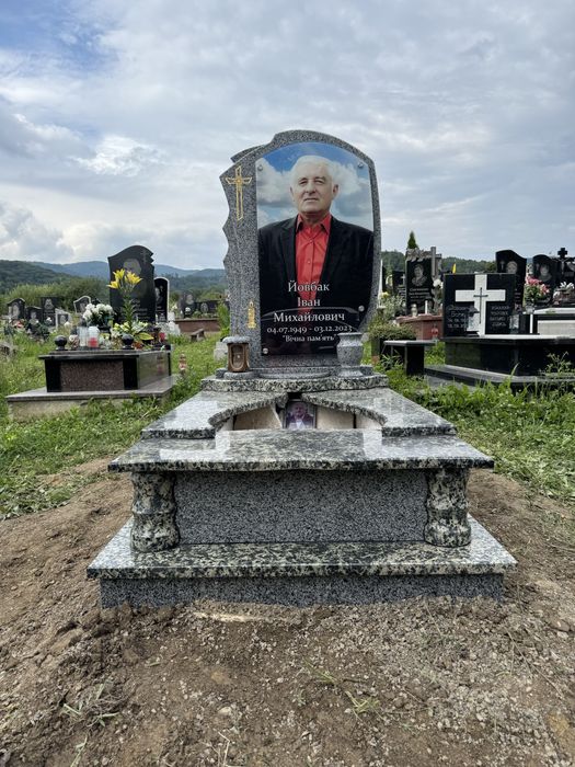 Пам'ятники від виробника виставка Висока Якість Гарантія