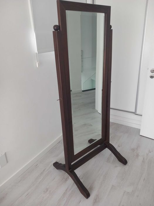 Espelho em madeira maciça