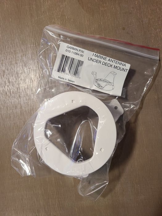 Uchwyt antenowy pod kokpit
