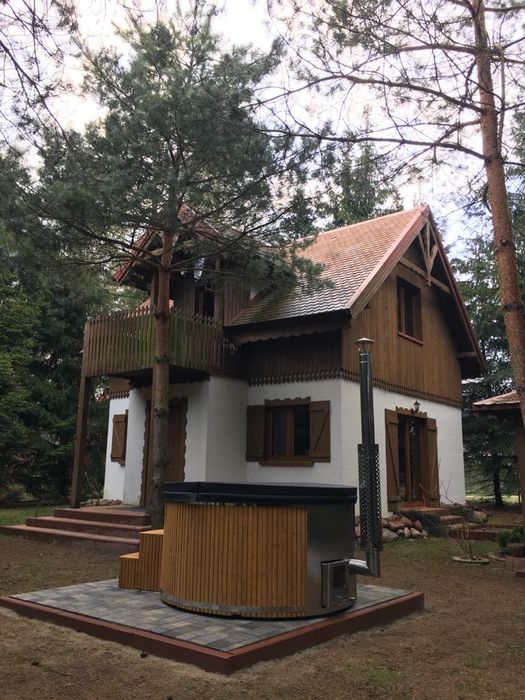 Dom nad jeziorem kiełpińskim LAS balia łódka