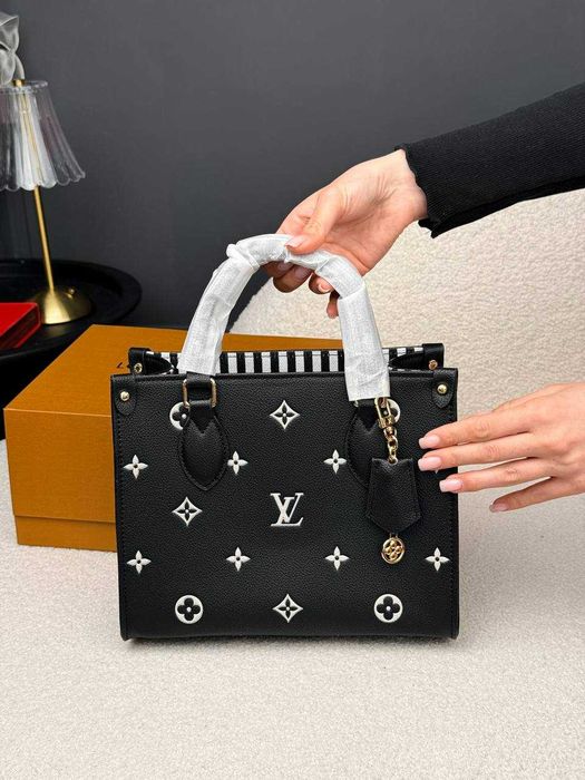 Сумка Louis Vuitton Onthego PM Monogram