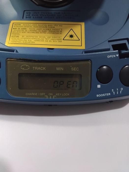 CD Player antigo portátil (não funciona)