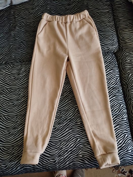 Костюм женский  бежевый