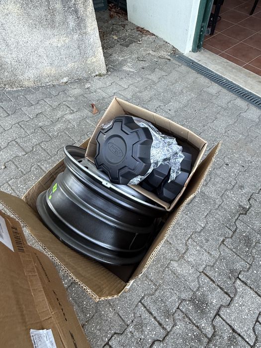 GRANDE PREÇO _ 16 Jantes + Pneus Nova Ford Ranger (nunca rodou)