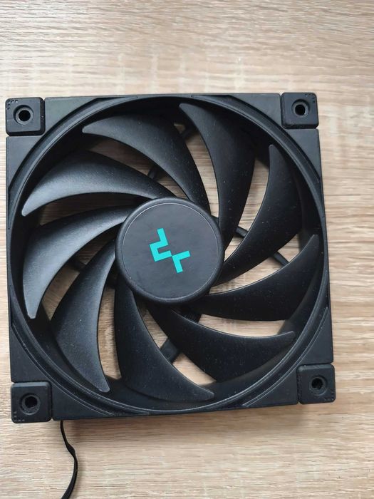 DeepCool FK120 120mm PWM Czarny – Stan jak nowy Cena za sztk posiadam 3 sztk