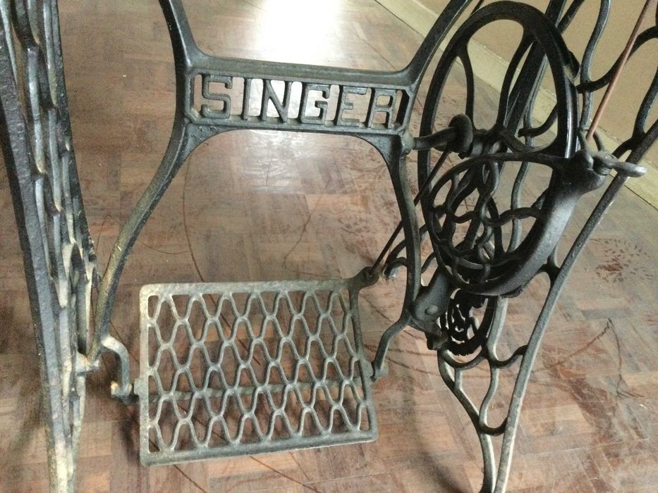 Máquina de costura SINGER antiga