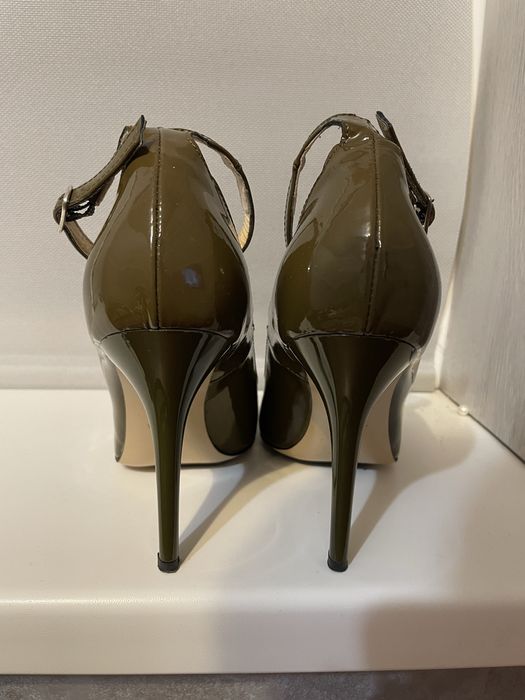 туфлі лодочки.