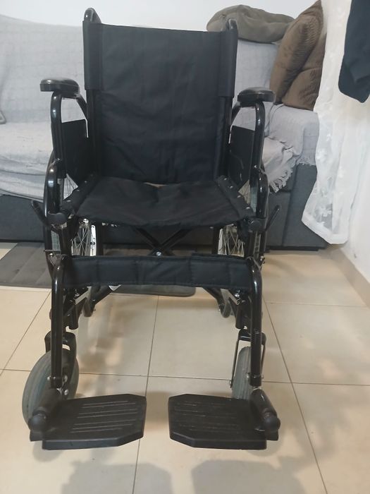 Cadeira de rodas semi-nova