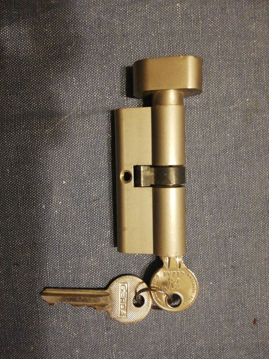 Zamek podklamkowy Gerda z pokrętłem