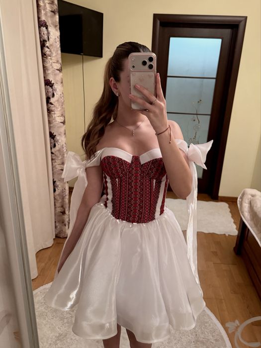 Ідеальна сукня для шкільного свята