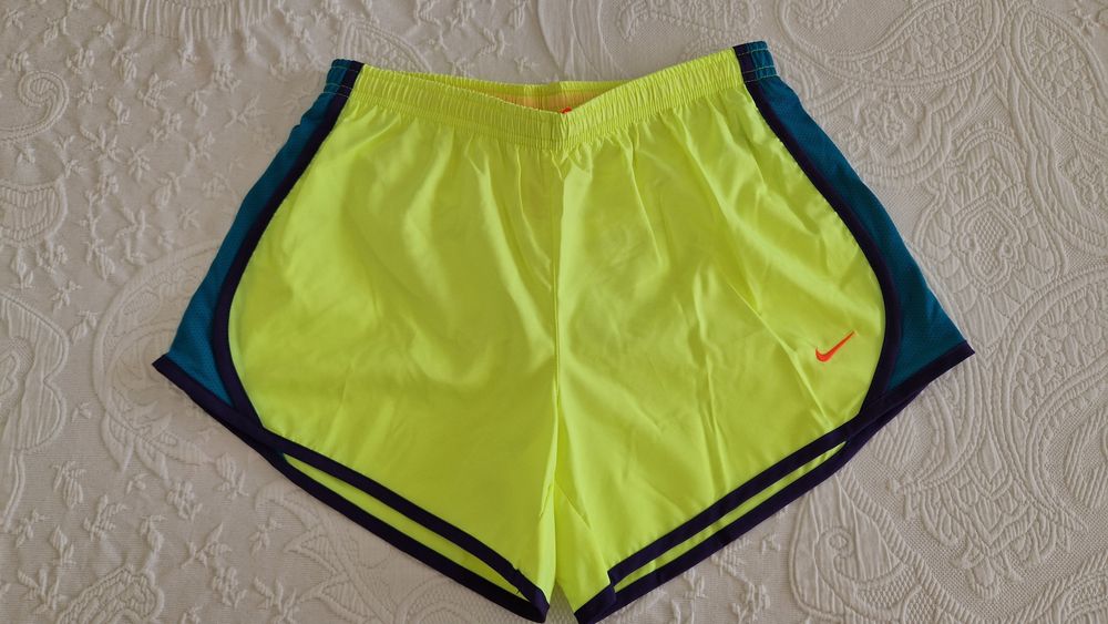 Calções Nike, Dri-Fit tamanho L, amarelo e verde