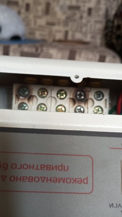 Стабілізатор напруги 220 в