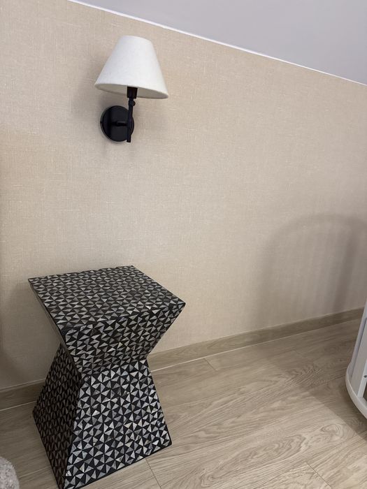 Stolik nocny pomocniczy