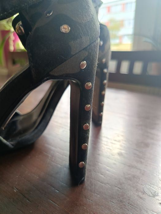Buty na wysokim obcasie
