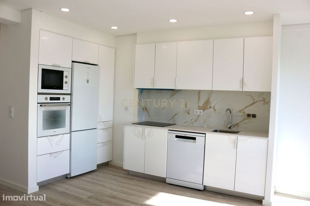 Apartamento T2 Renovado em Marvila – Lisboa