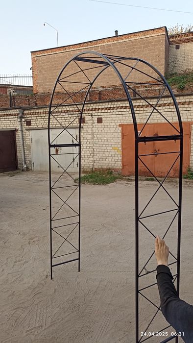 Садові арки для квітів