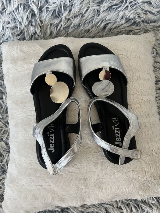 Srebrne czarne sandały damskie płaskie (37/38/24 cm)